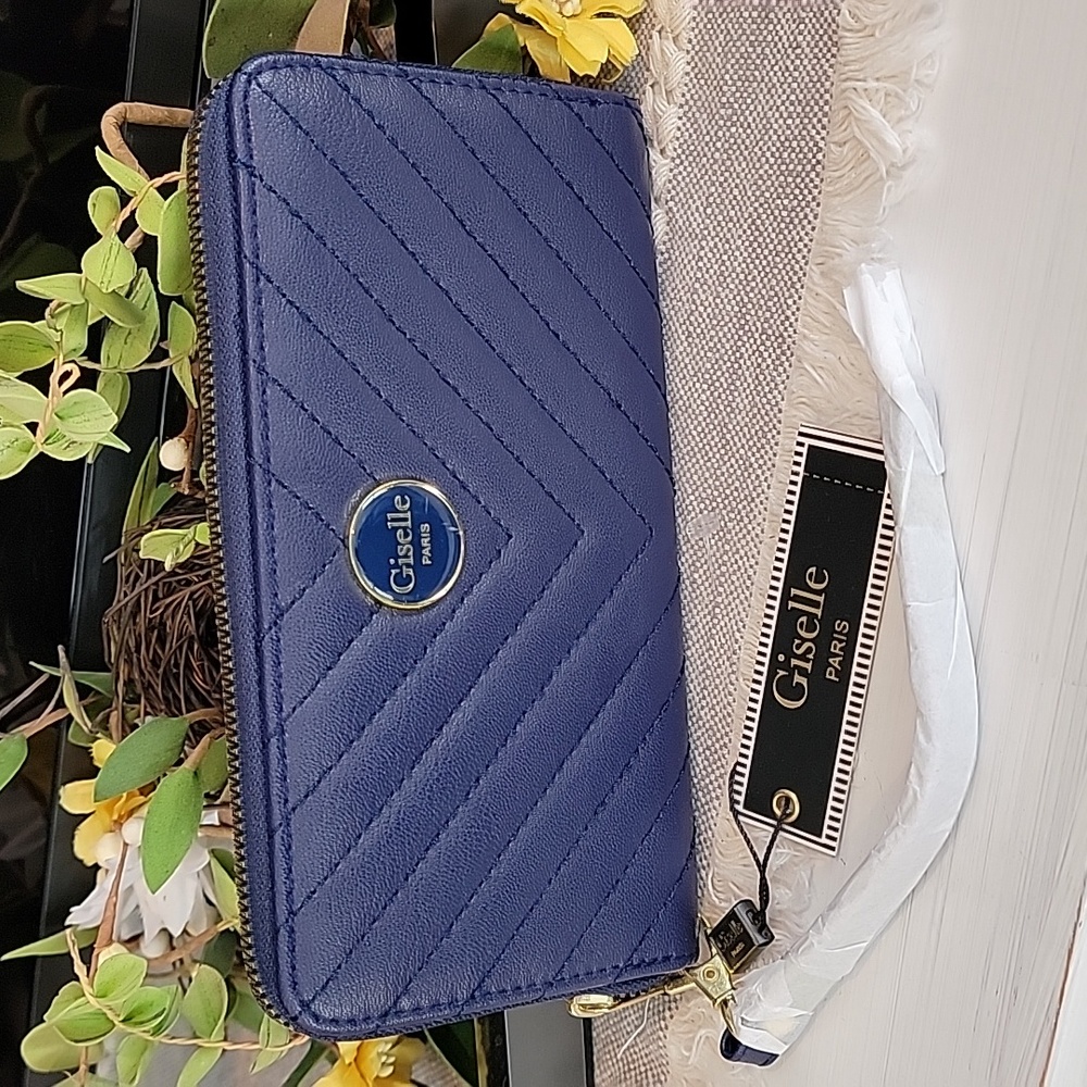 New Giselle Wristlet